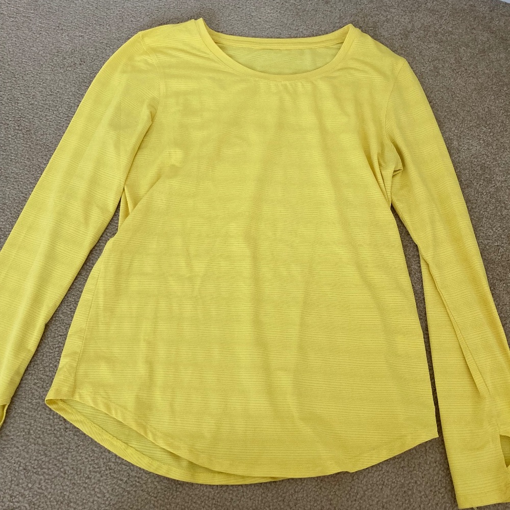 Zyia top with thumbholes